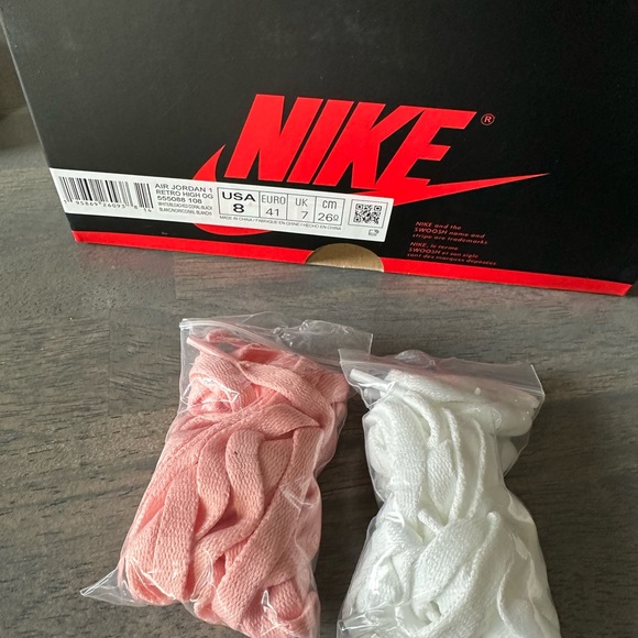 Air Jordan 1 High Retro OG Bleached Coral size 8 - Picture 6 of 8